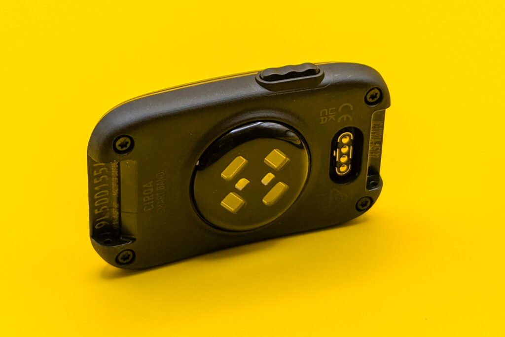 Garmin Cirqa Review: Screenless Tracking, No Subscription 7 garmin cirqa button